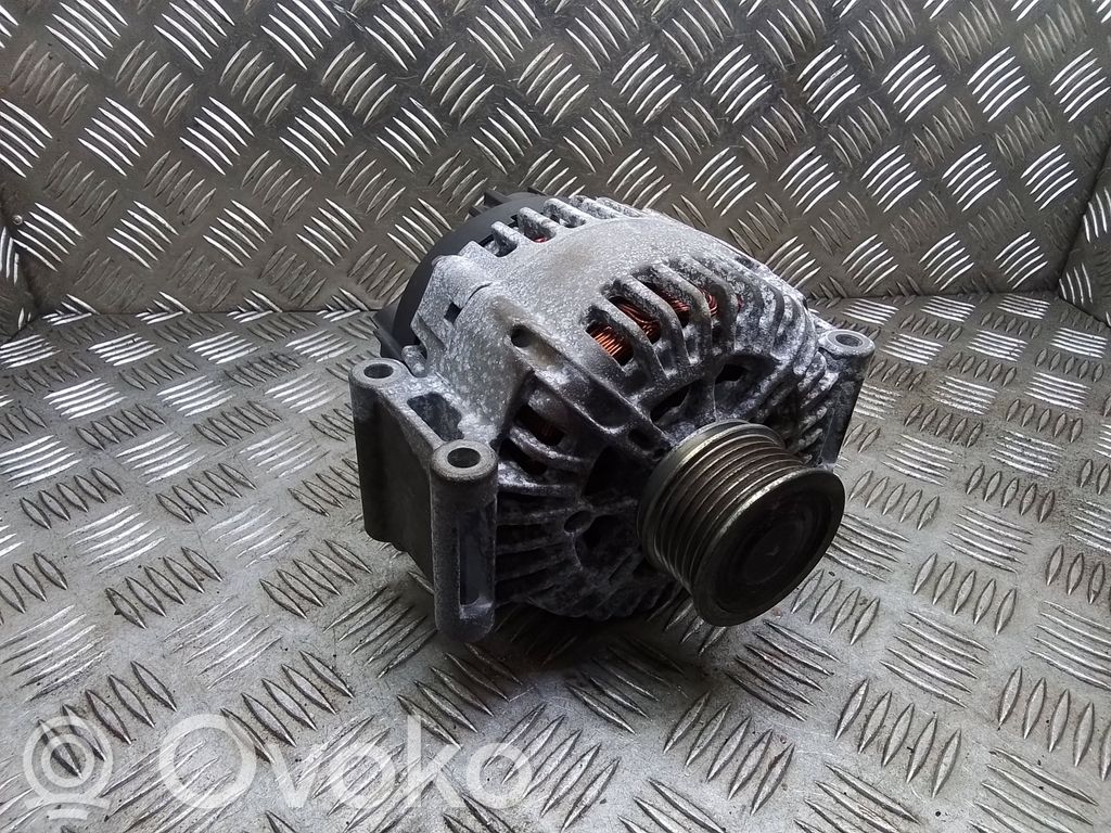 Audi A4 S4 B7 8E 8H Generatorius 