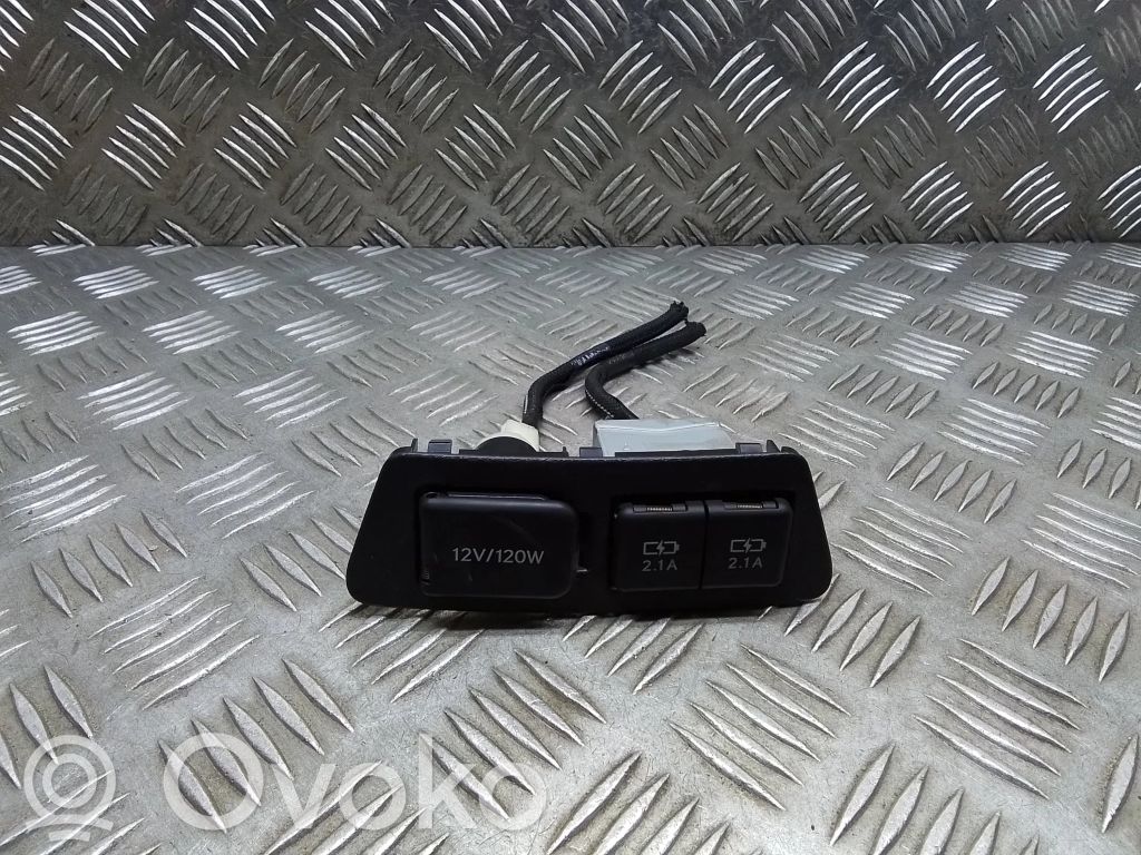 Lexus ES 300h (7th Gen) USB socket connector 