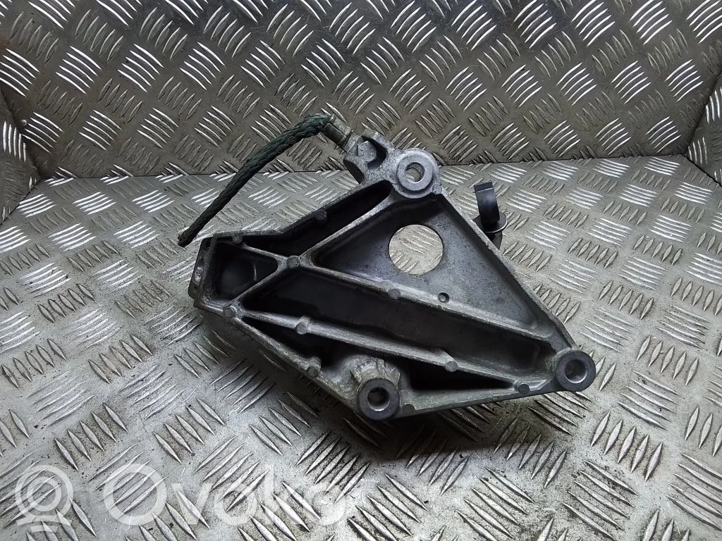 BMW 3 E90 E91 Engine mounting bracket 