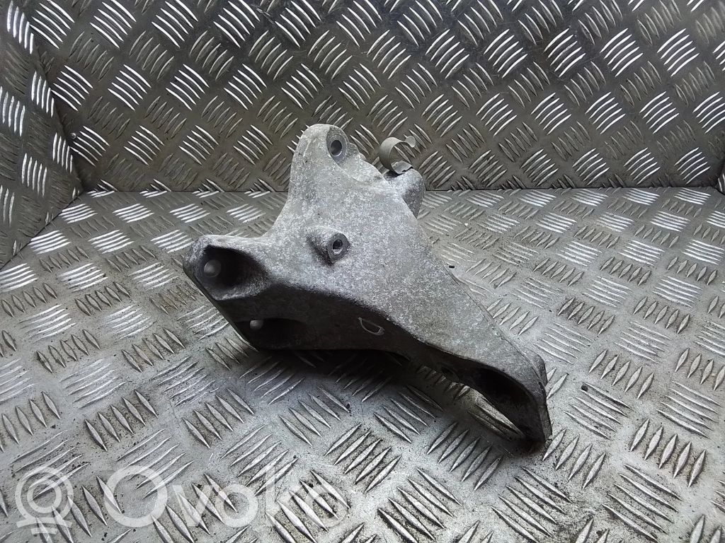 BMW 3 E90 E91 Engine mounting bracket 