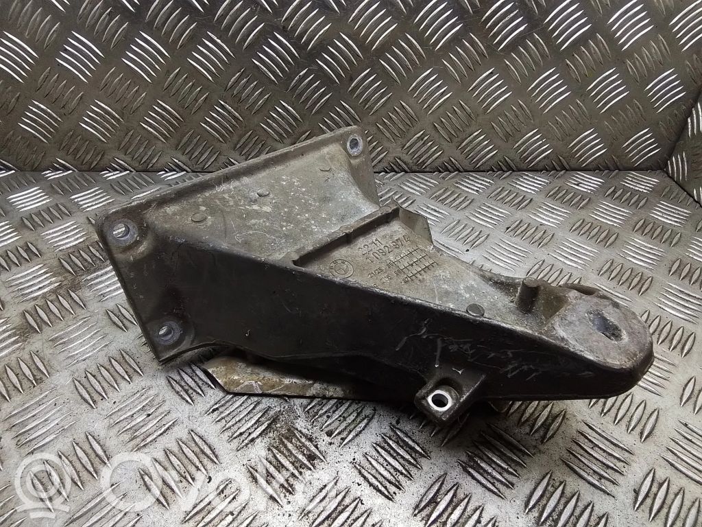 Volkswagen Transporter - Caravelle T5 Engine mounting bracket 