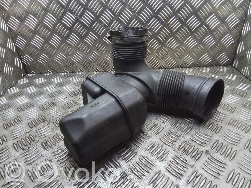Air intake duct part   7521035