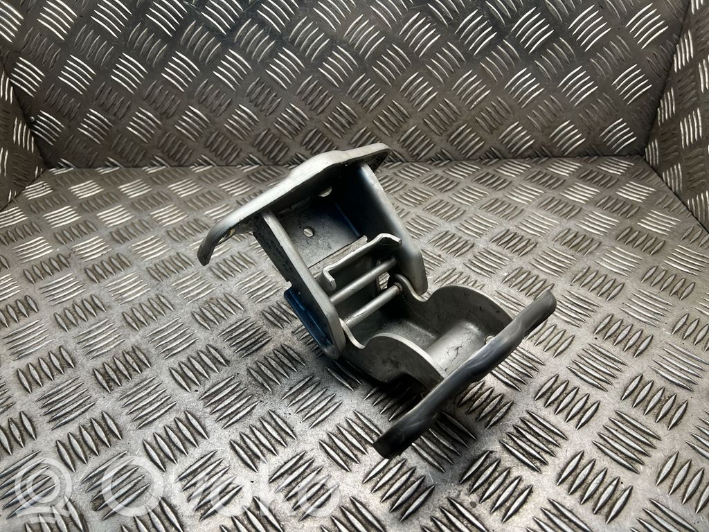 Opel Vivaro Loading door upper hinge 