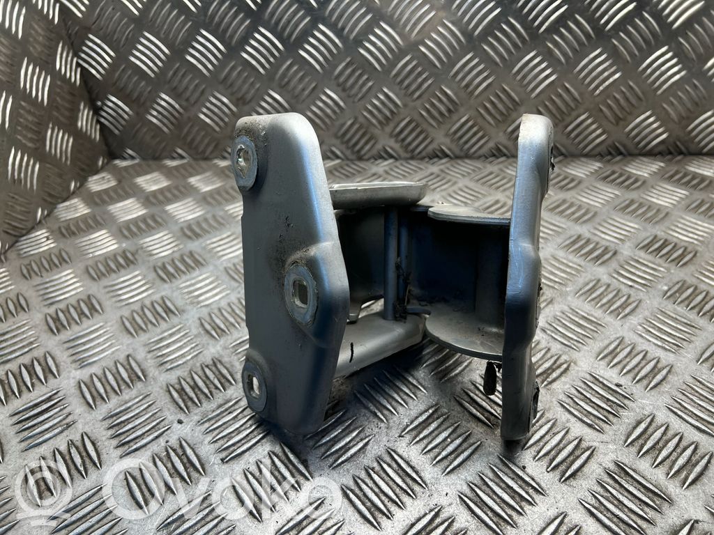 Opel Vivaro Loading door lower hinge 