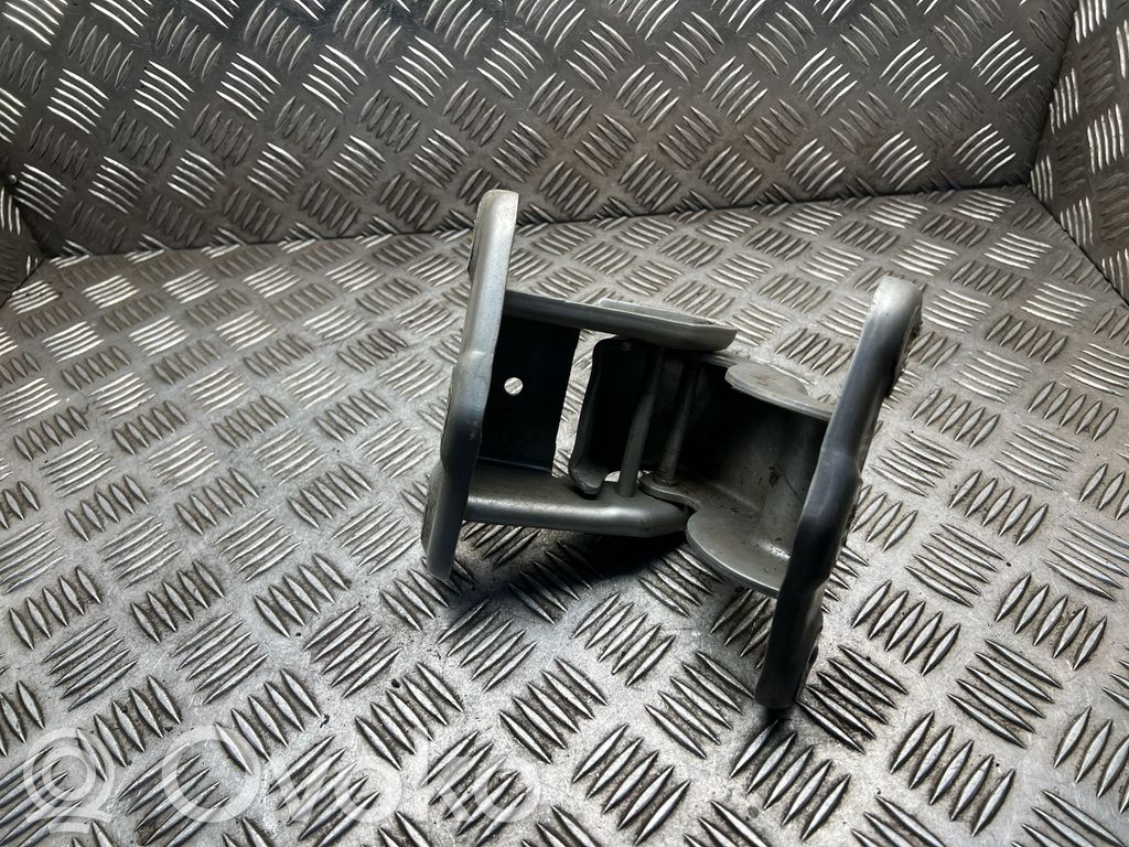 Opel Vivaro Loading door lower hinge 