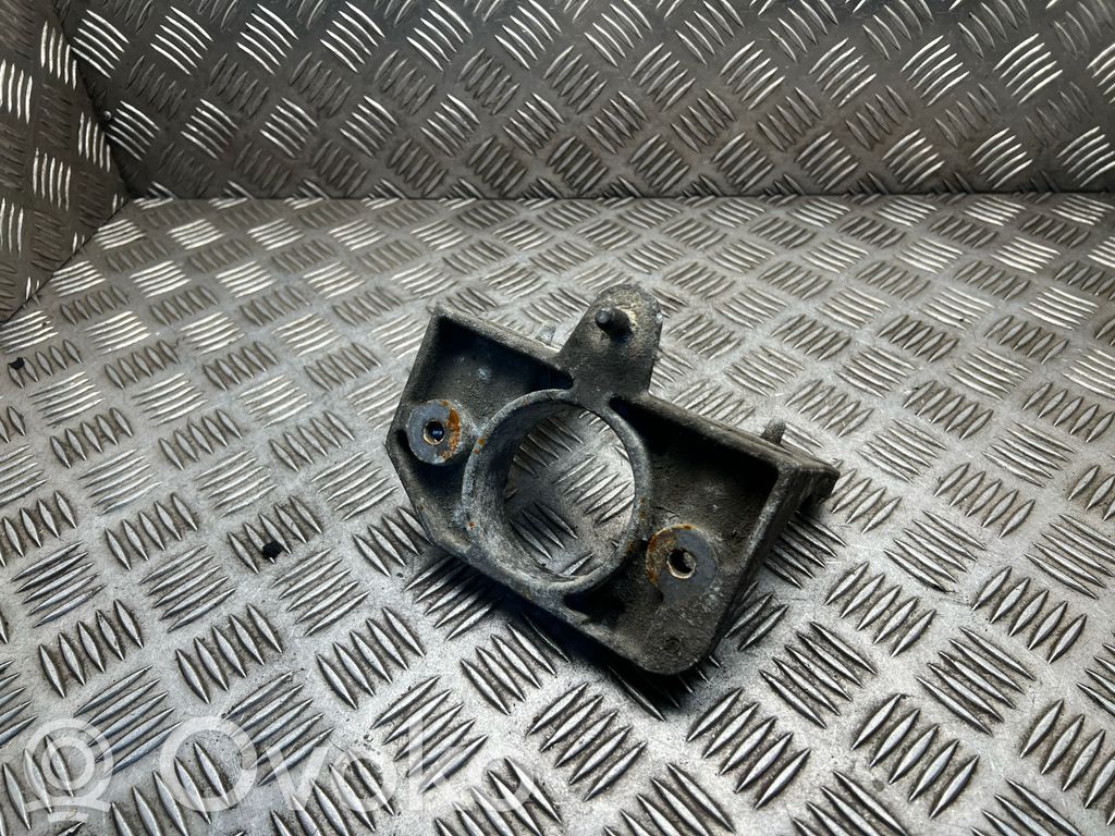 Opel Vivaro Pārnesumkārbas stiprinājuma kronšteins 