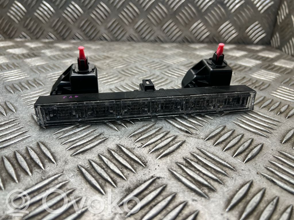 Toyota Auris E180 Papildomas stop žibintas 