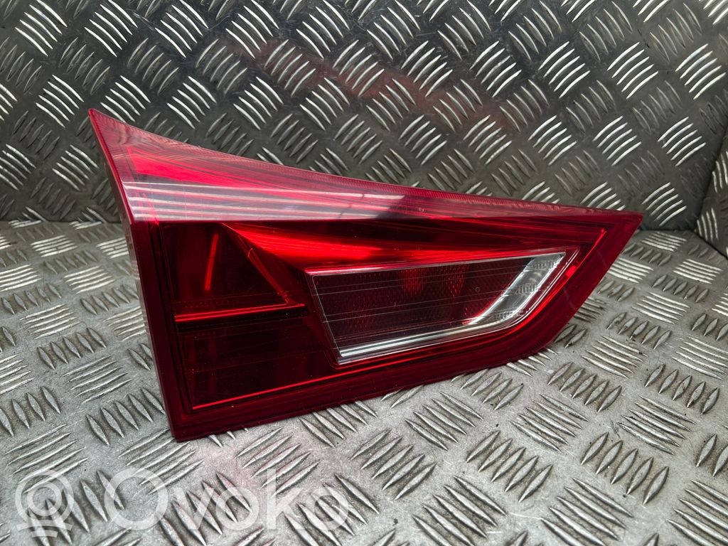 Toyota Auris E180 Lampă spate în capacul portbagajului 
