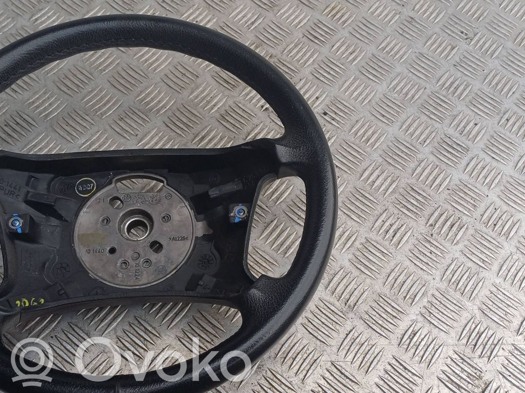 Steering wheel   6753947