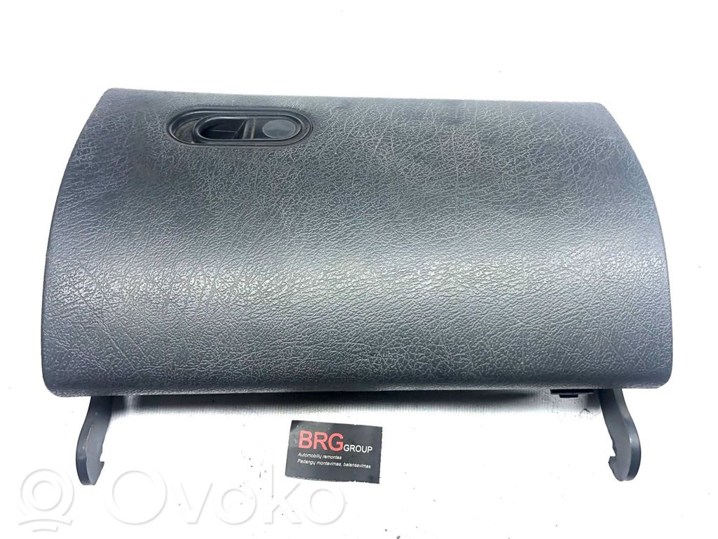 Stoßdämpfer im Handschuhfach   29435354