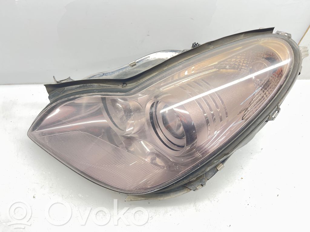 Mercedes-Benz CLS C219 Lampa przednia 