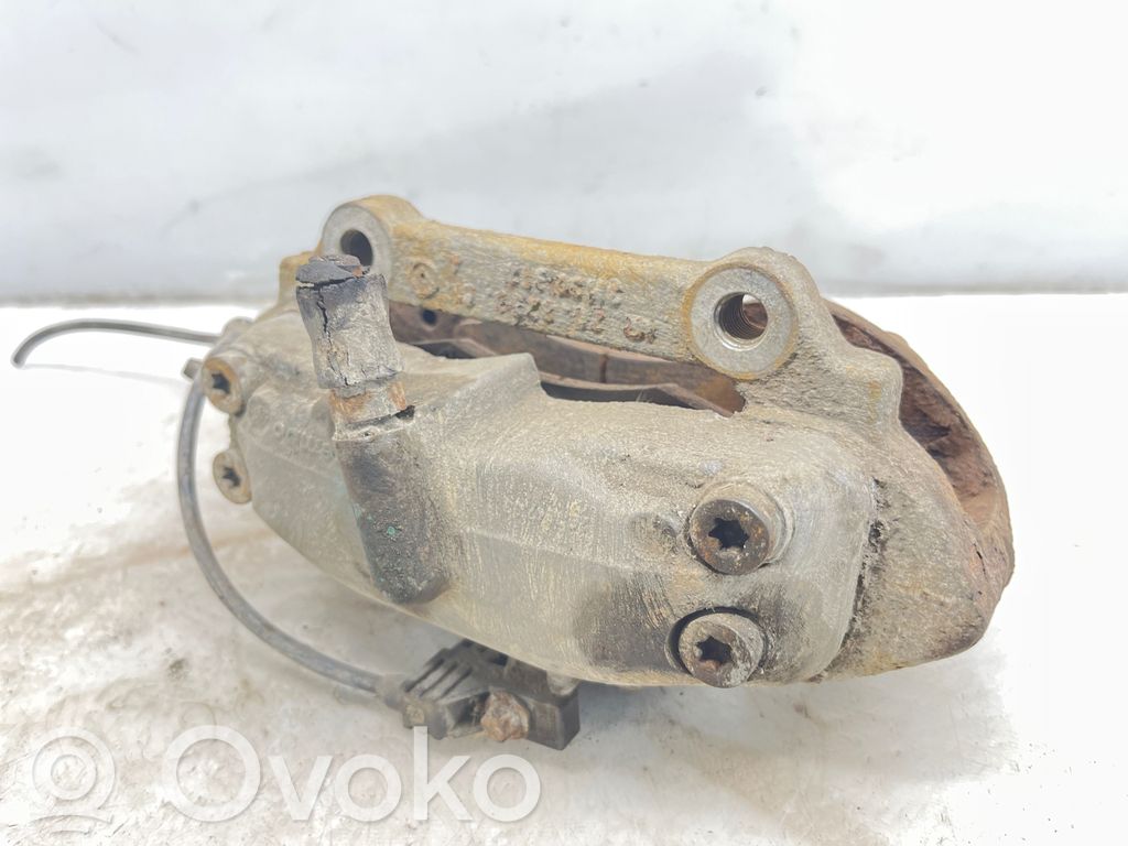 Mercedes-Benz E W211 Zacisk hamulcowy przedni 