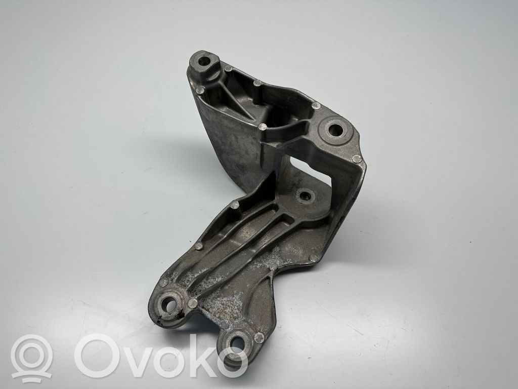 Volkswagen Amarok Engine mounting bracket 
