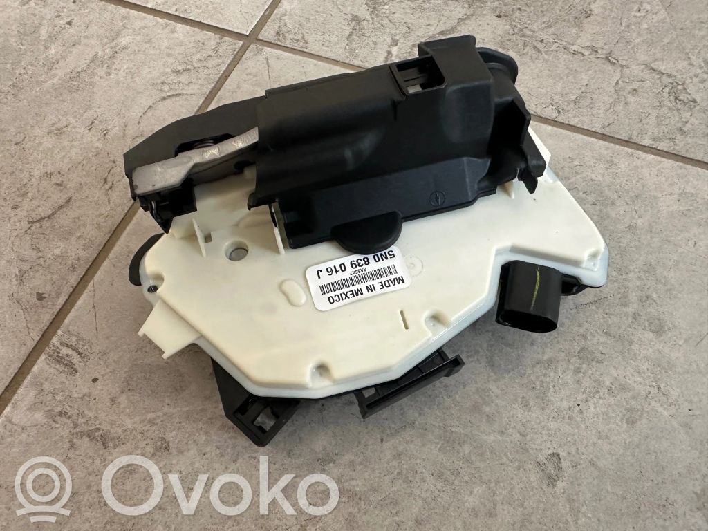 Volkswagen Amarok Zamek drzwi tylnych 