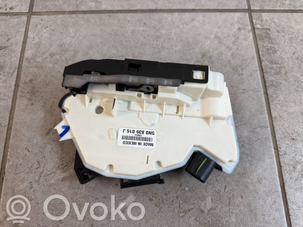 Volkswagen Amarok Zamek drzwi tylnych 