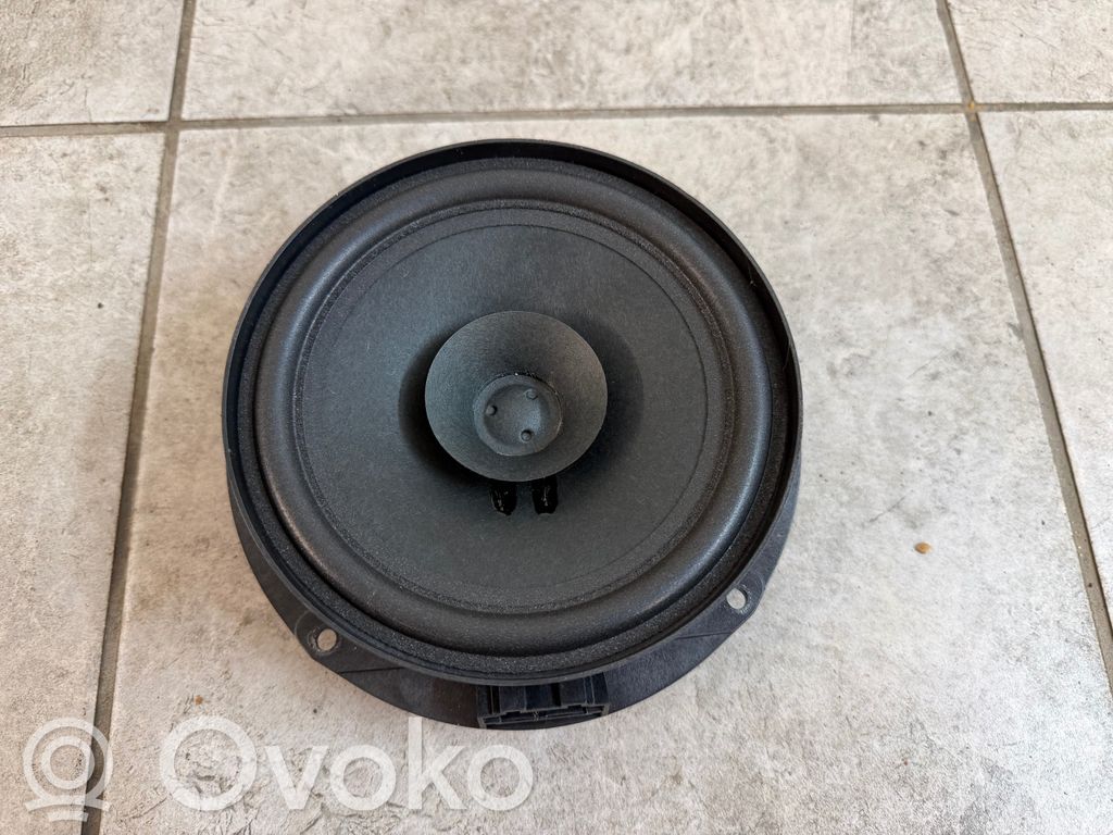 Volkswagen Amarok Difuzor ușă spate 