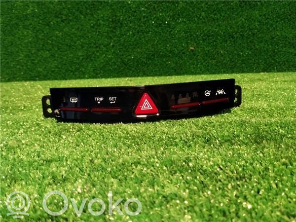 SsangYong Tivoli Przycisk świateł awaryjnych 