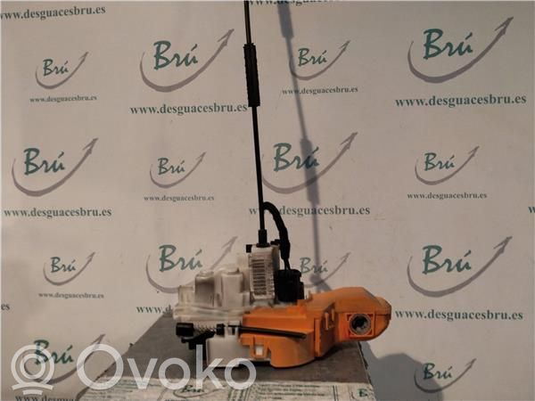 Priekšpusē slēdzene   51912428,169A4000