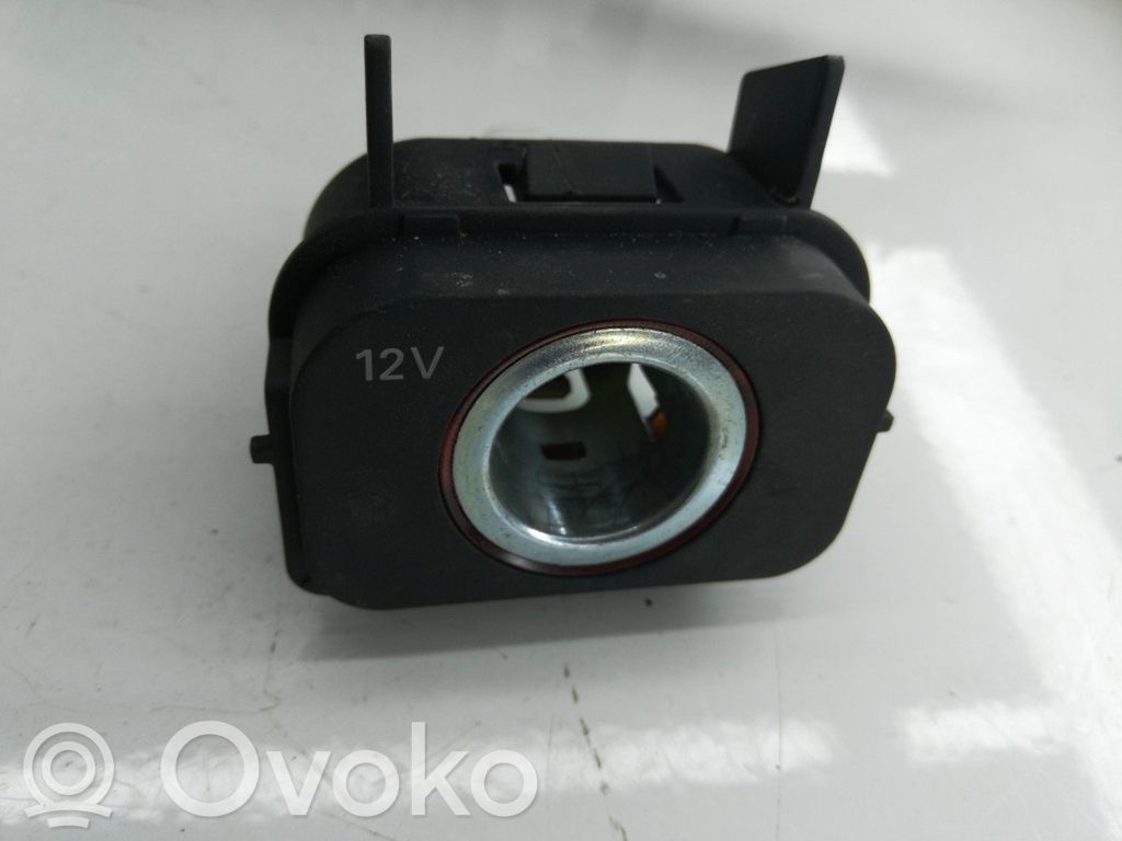 Audi A4 S4 B8 8K Zigarettenanzünder hinten 
