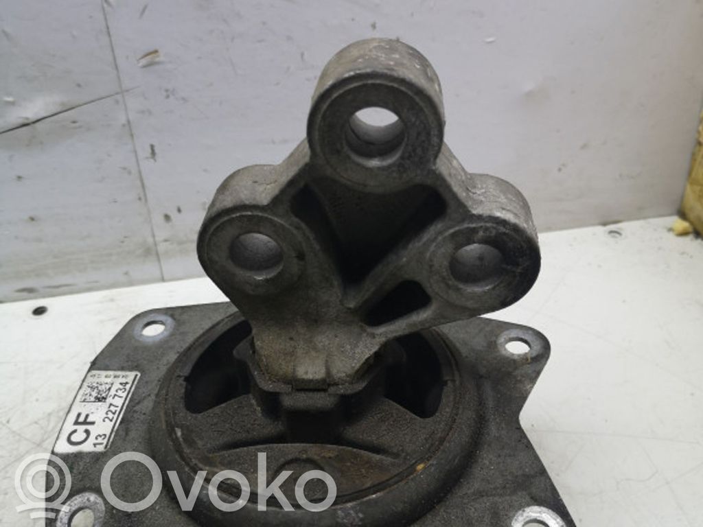 Opel Insignia A Engine mount bracket 