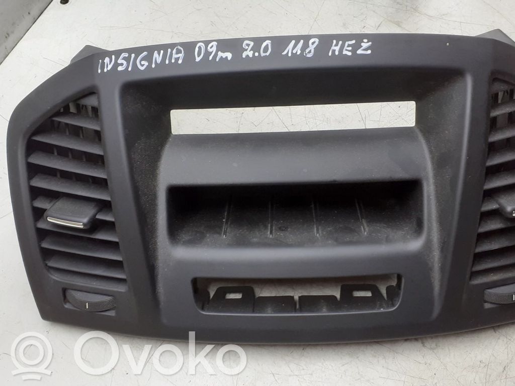 Opel Insignia A Rejilla de ventilación central del panel 