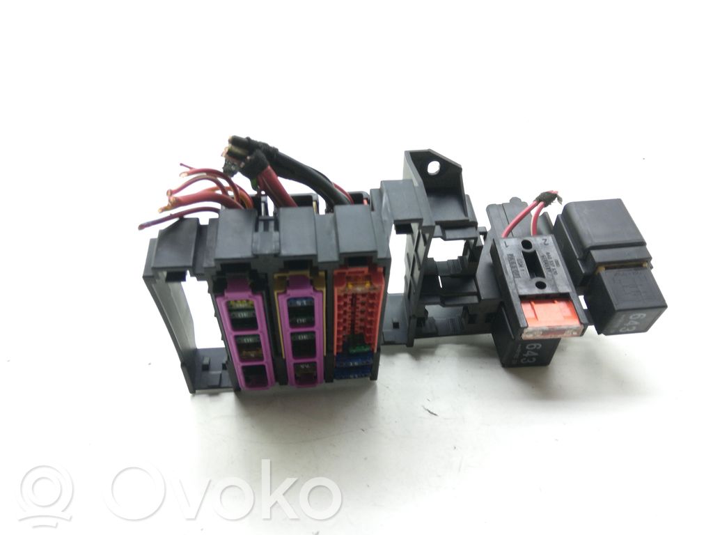Audi A4 S4 B8 8K Fuse module 