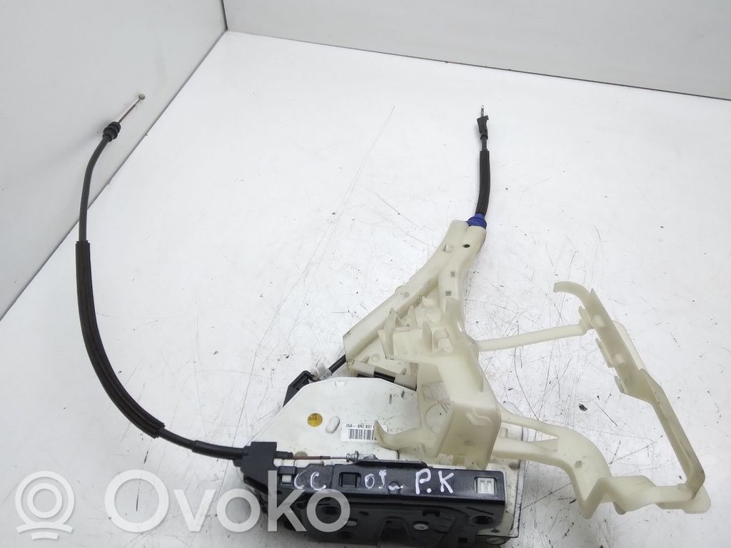 Volkswagen PASSAT CC Priekšpusē slēdzene 