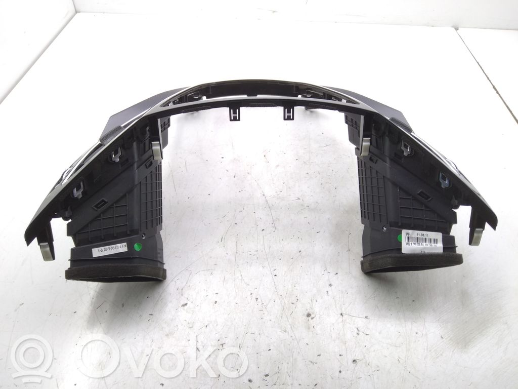 Hyundai i40 Konsola środkowa / Radio / GPS 