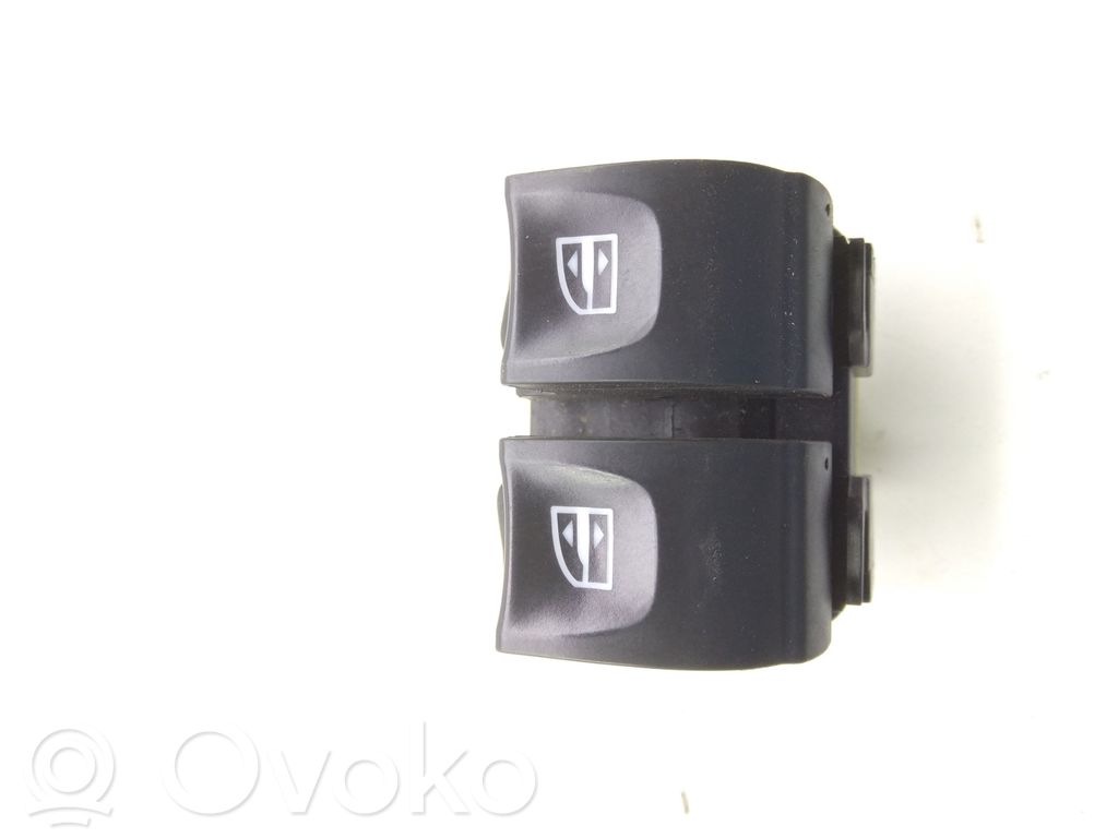 Renault Clio IV Electric window control switch 