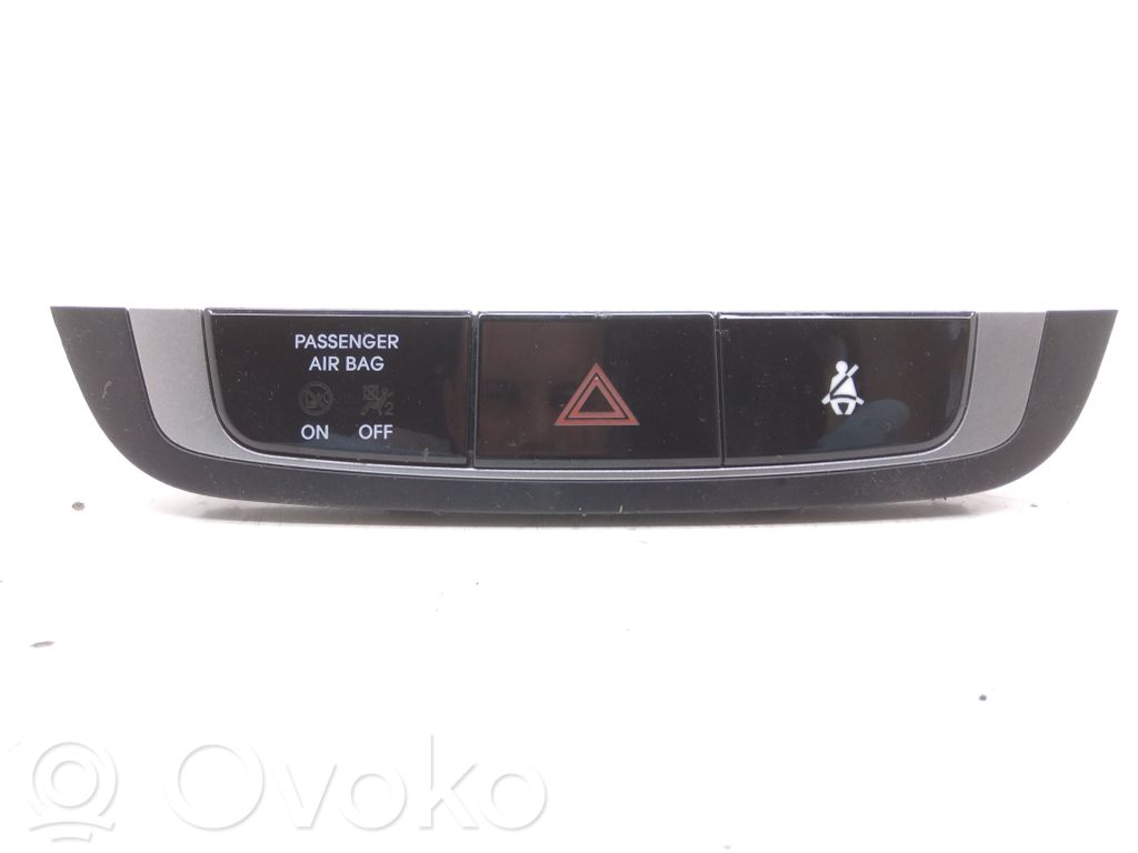 Hyundai ix35 Hazard light switch 