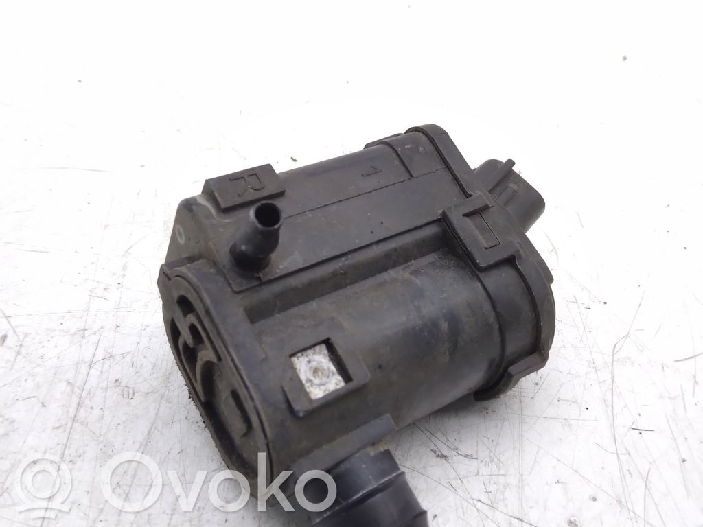 Windscreen/windshield washer pump   985102J500