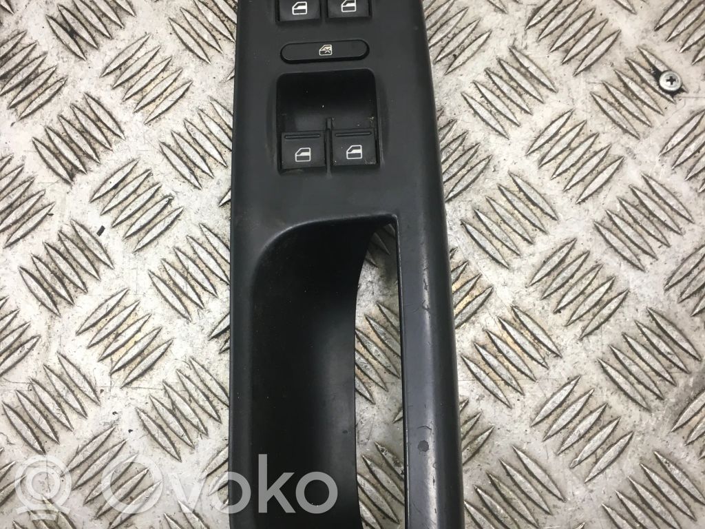 Volkswagen PASSAT B6 Front door window switch trim 