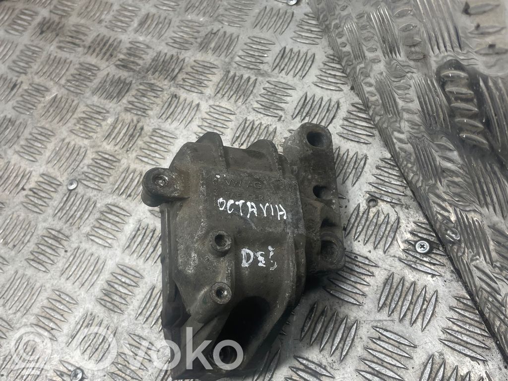 Skoda Octavia Mk2 (1Z) Engine mount bracket 