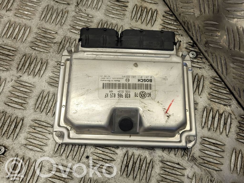 Volkswagen PASSAT B5.5 Engine control unit/module 
