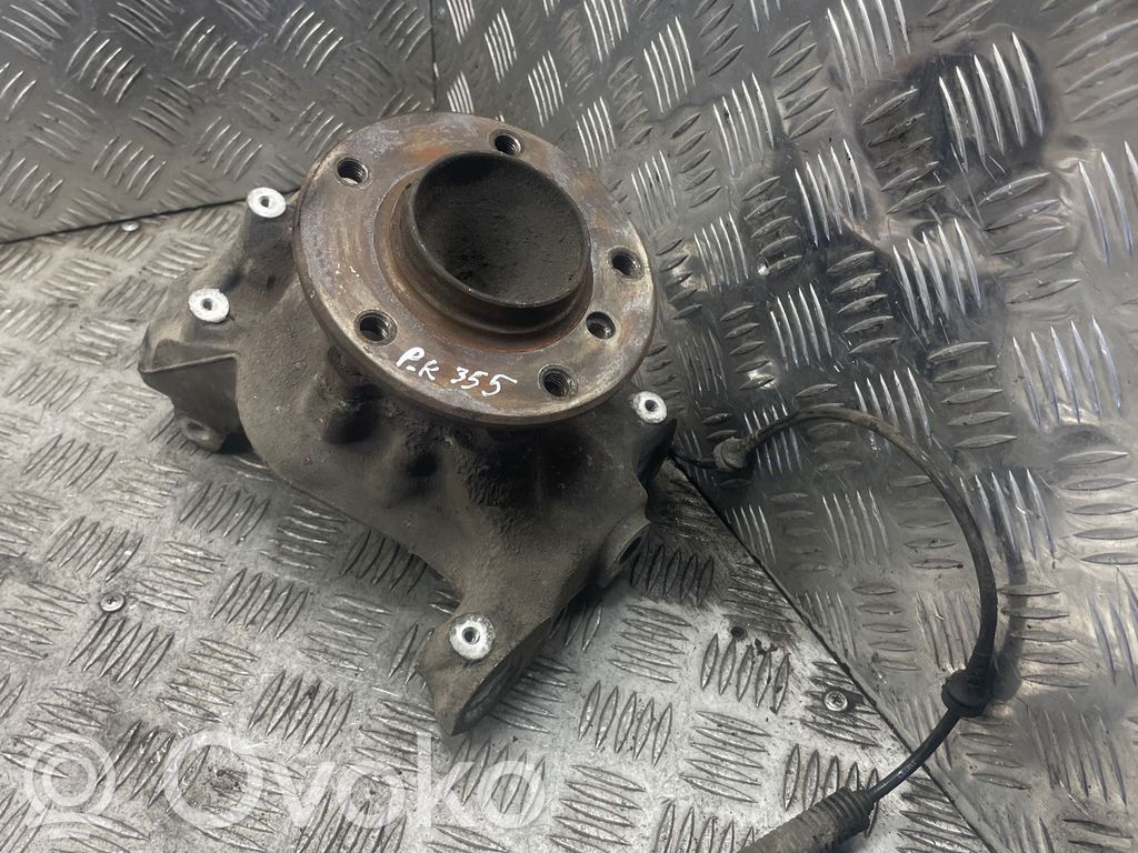 BMW 1 E81 E87 Front wheel hub 