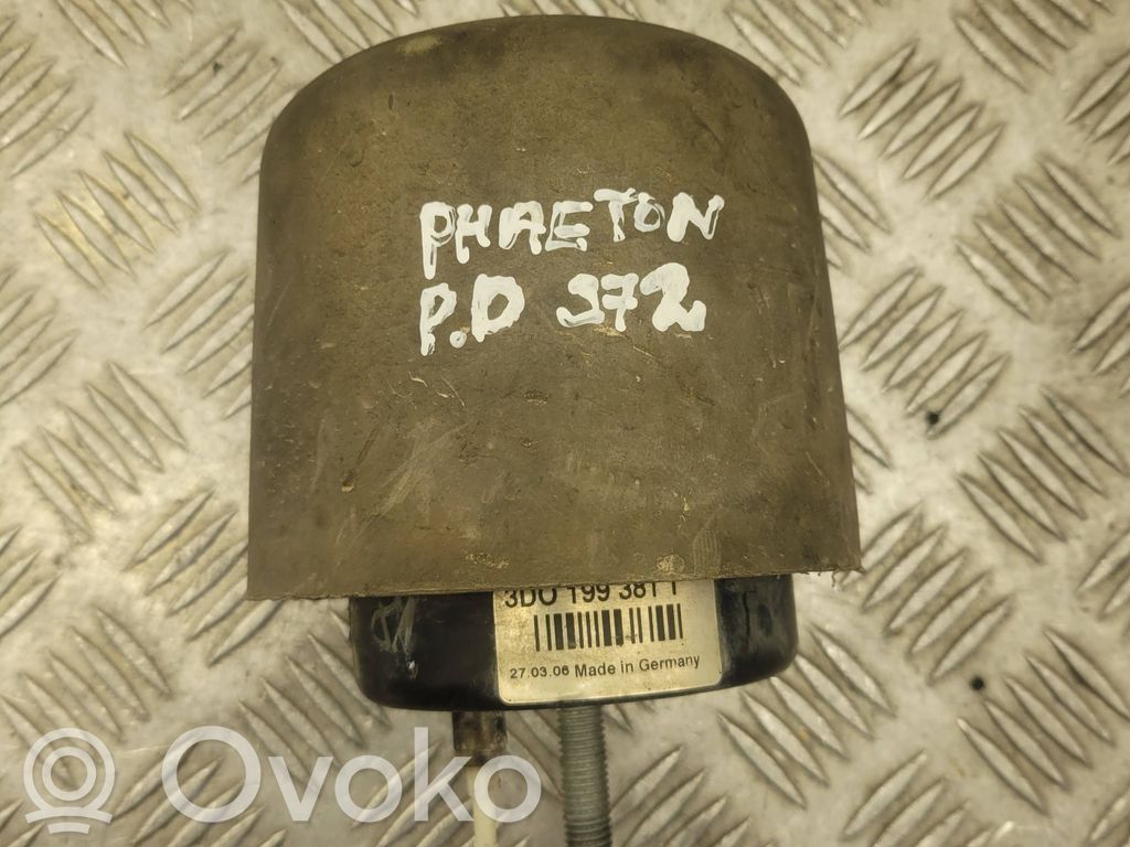 Volkswagen Phaeton Engine mount bracket 