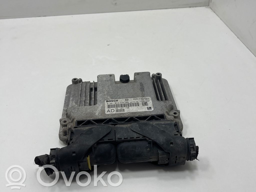Opel Vectra C Engine control unit/module 