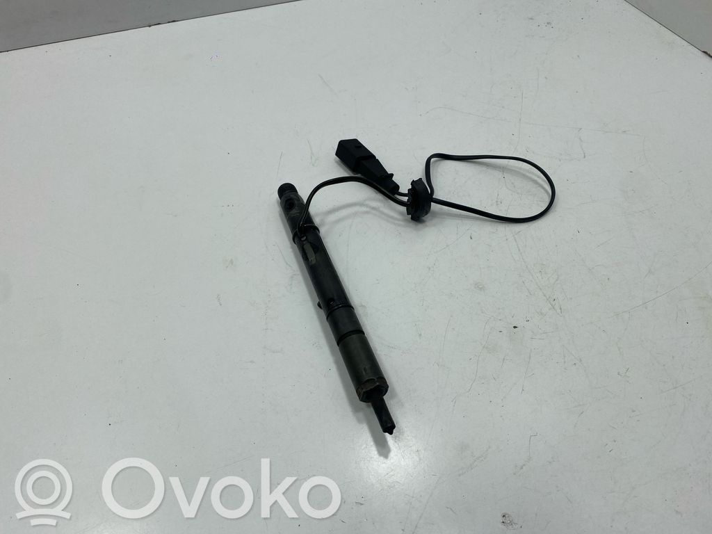 Volkswagen PASSAT B5.5 Inyector de combustible 