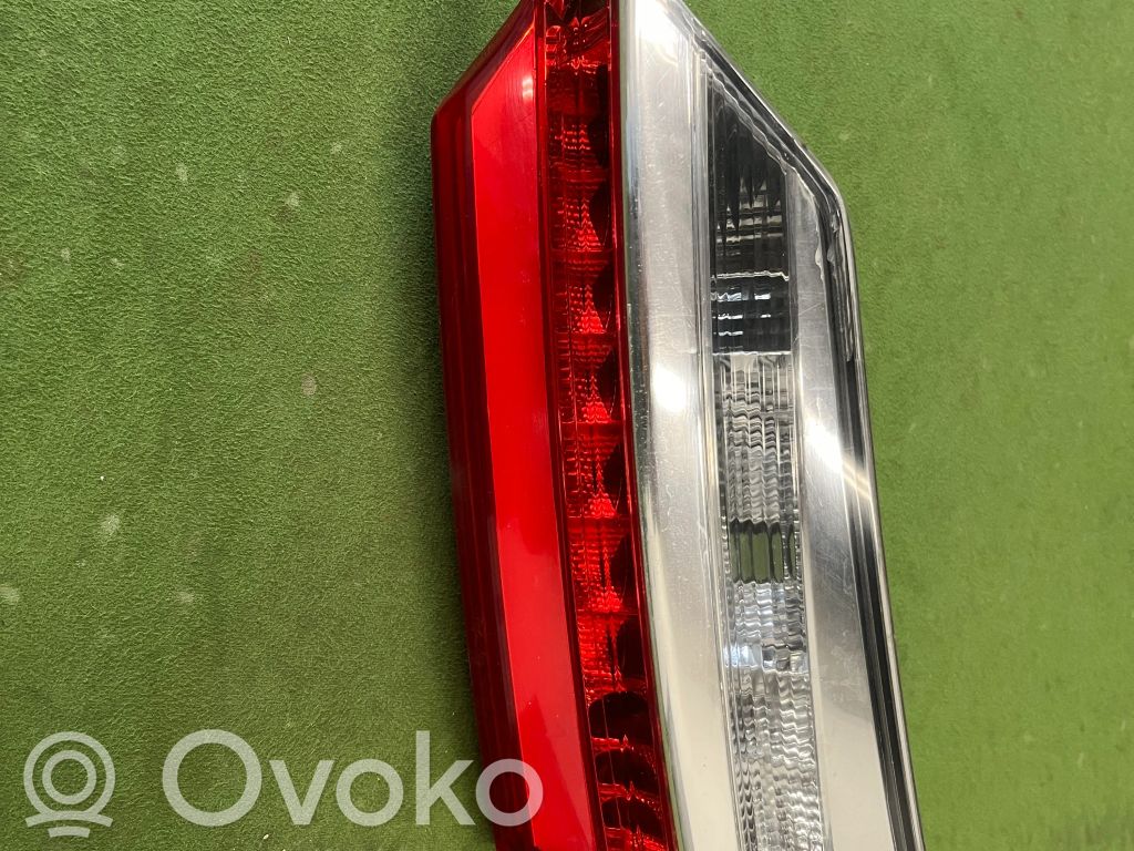 Toyota Corolla E160 E170 Takaluukun takavalot 