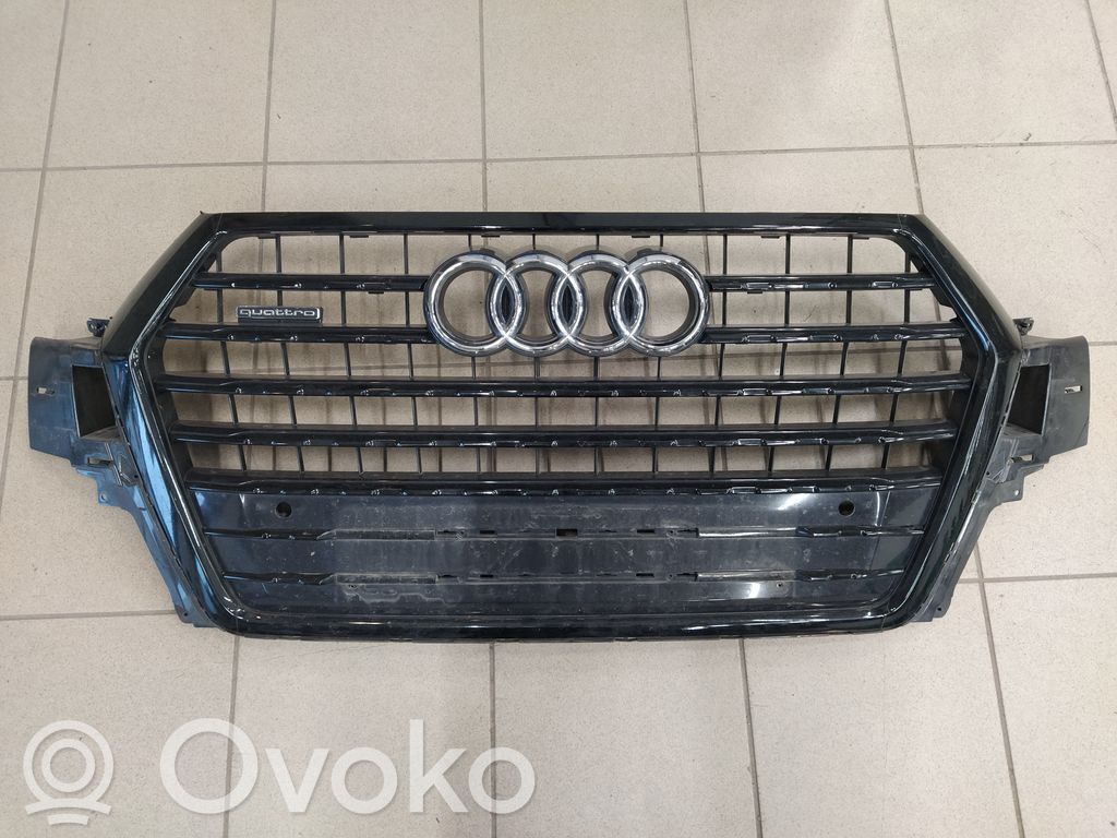 Audi Q7 4M Etupuskurin ylempi jäähdytinsäleikkö 