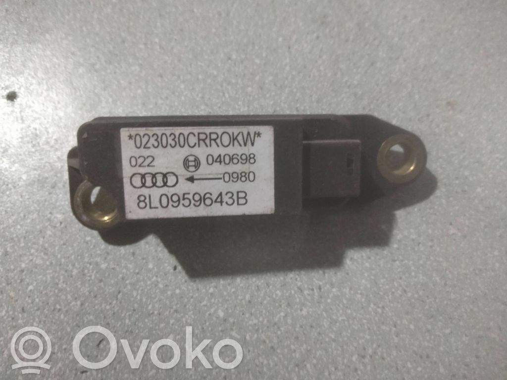 Czujnik uderzenia Airbag   8L0959643B,023030CRR0KW,040698