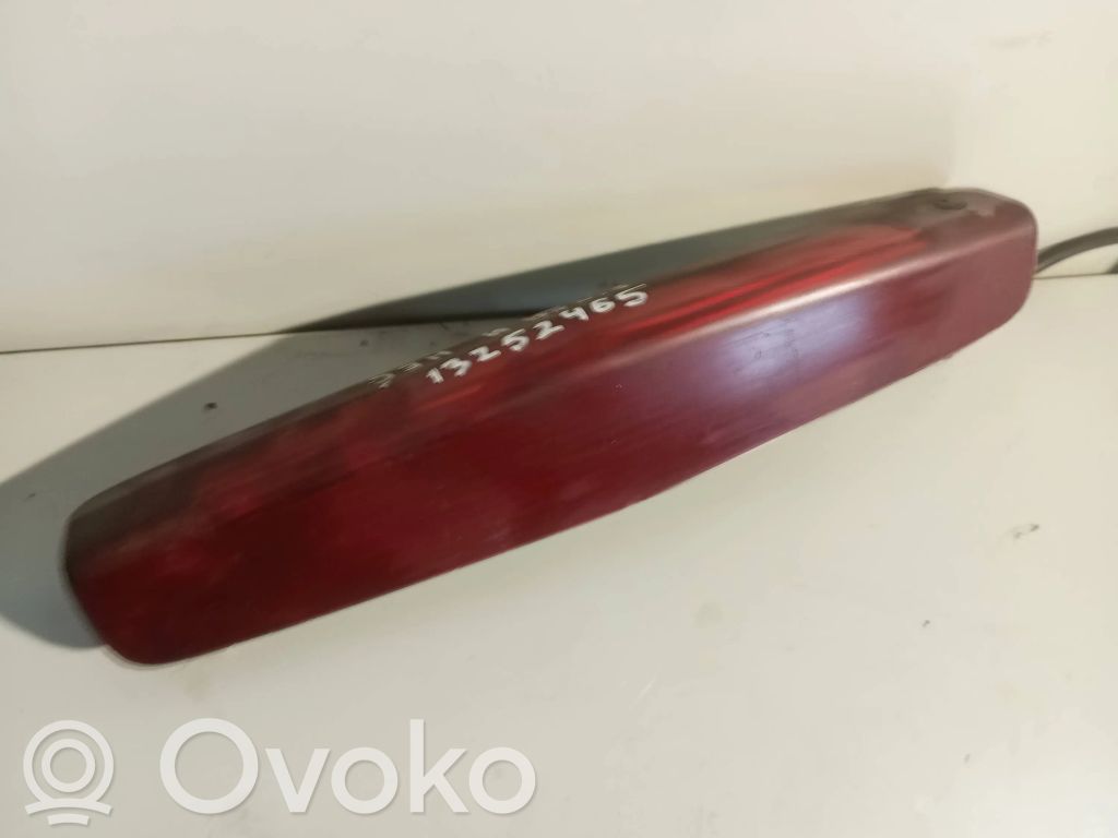 Opel Astra H Trzecie światło stop 