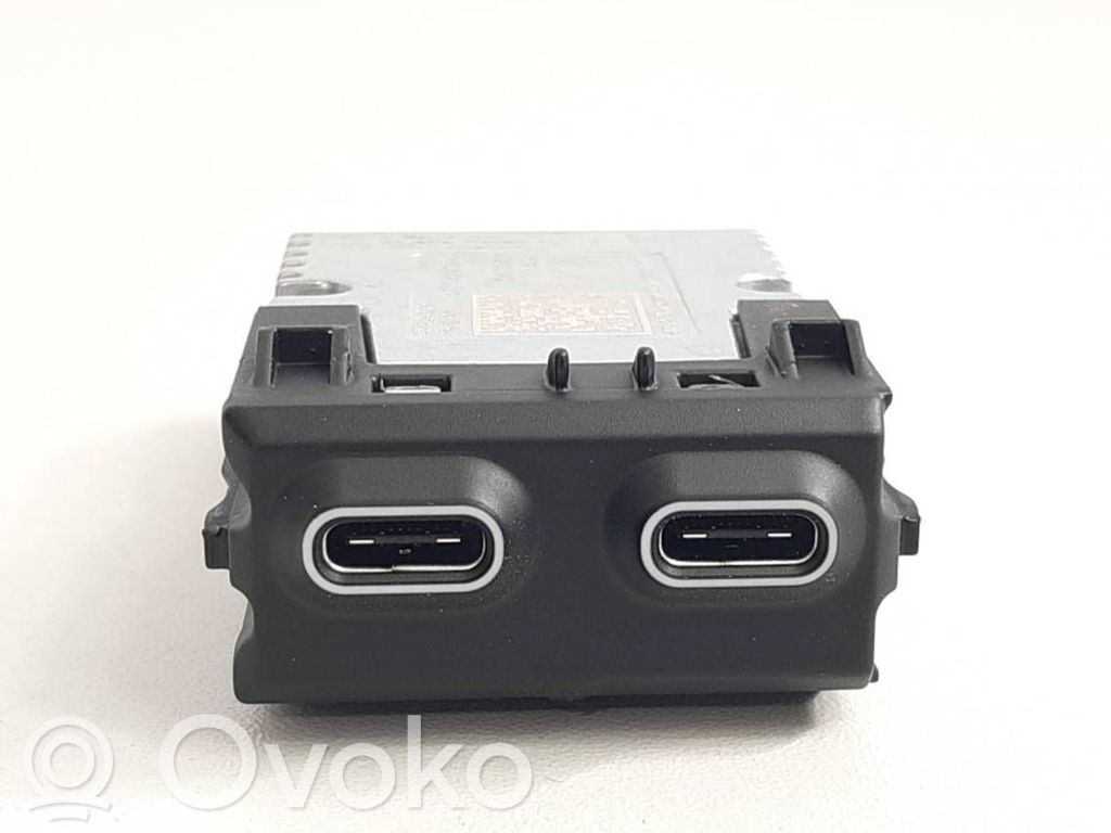 BMW 5 G60 G61 Gniazdo / Złącze USB 