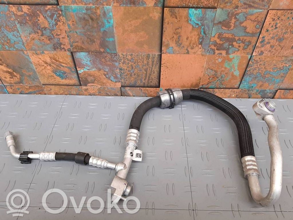 BMW XM Ilmastointilaitteen putki (A/C) 