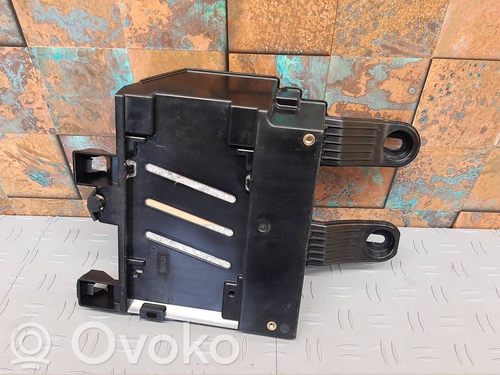 BMW X7 G07 Fuse box cover 