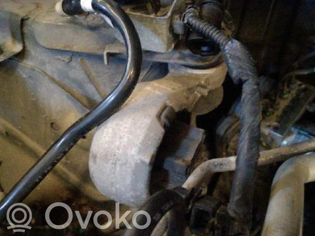 Engine mount bracket