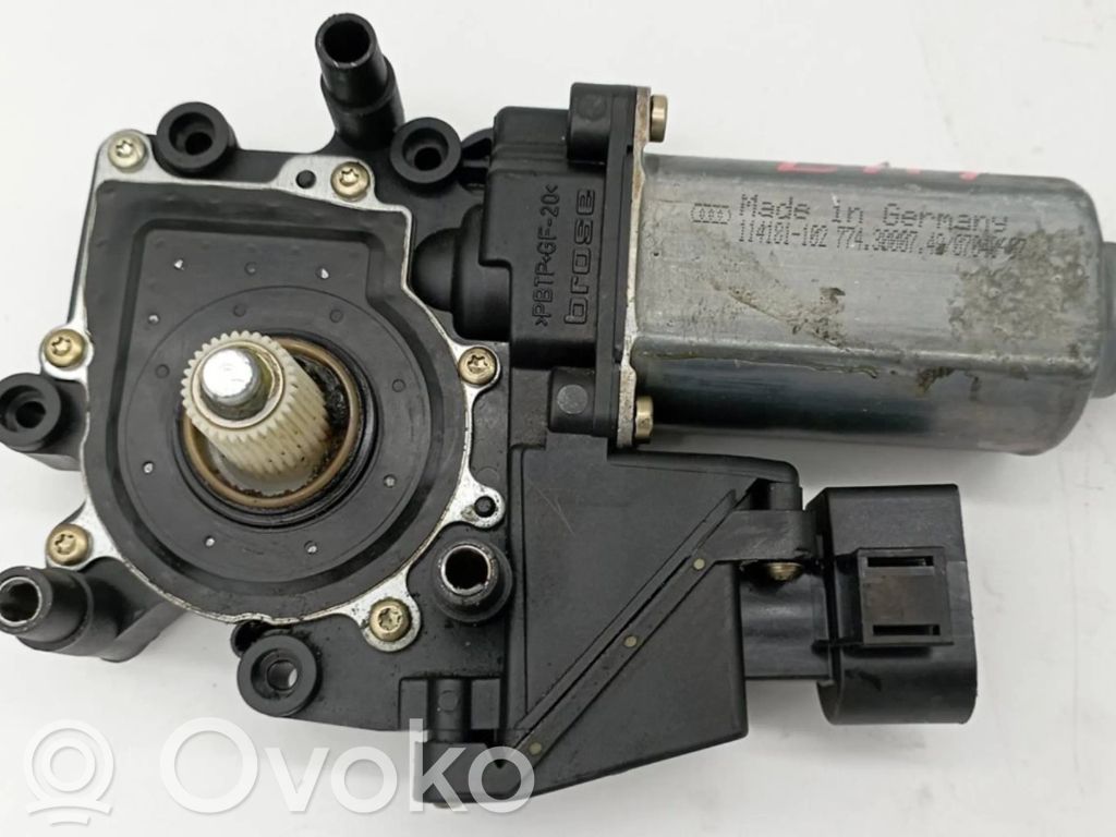Kulmaikkunalasi   4D0959302G
