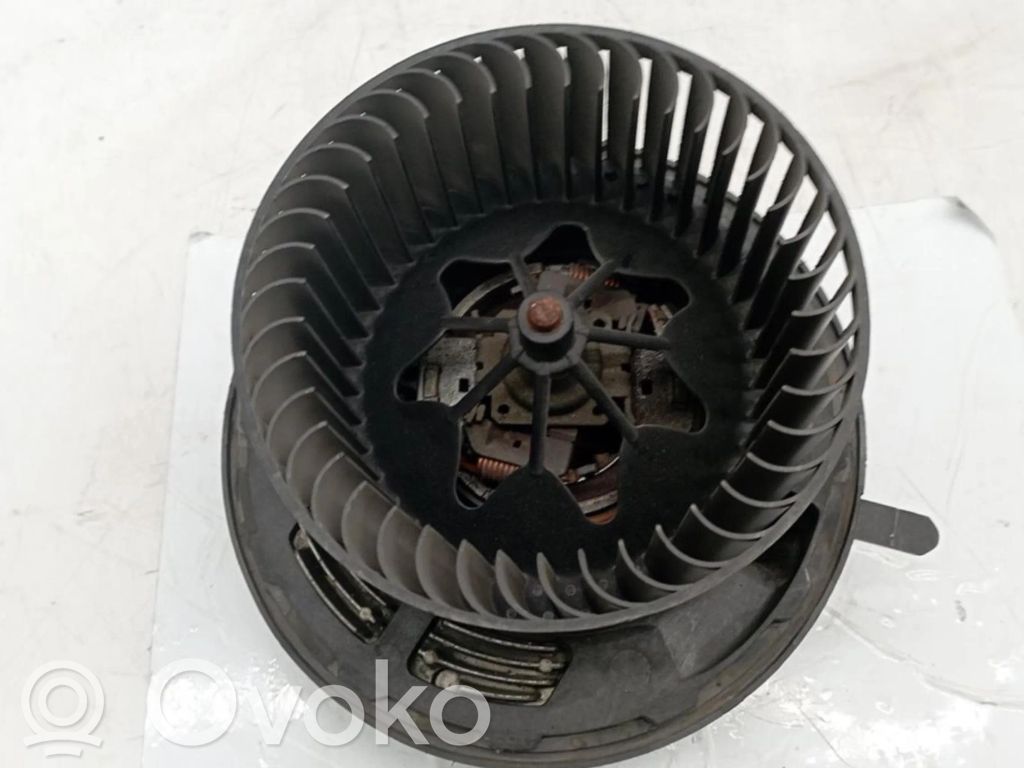 BMW 1 E81 E87 Ilmastointilaitteen läpän käyttölaite/moottori (A/C) 