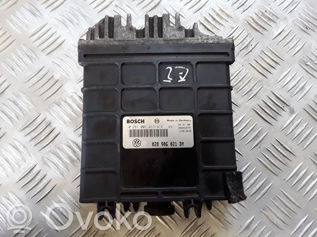 Volkswagen PASSAT B4 Engine control unit/module 