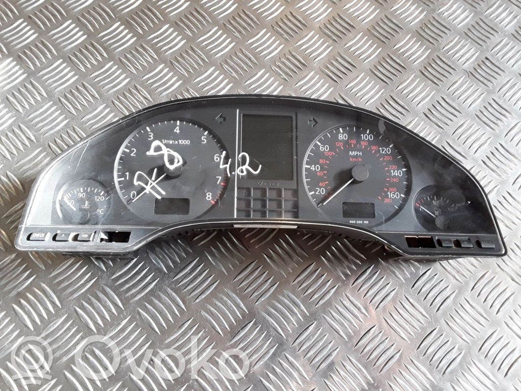 Audi A8 S8 D2 4D Licznik / Prędkościomierz 